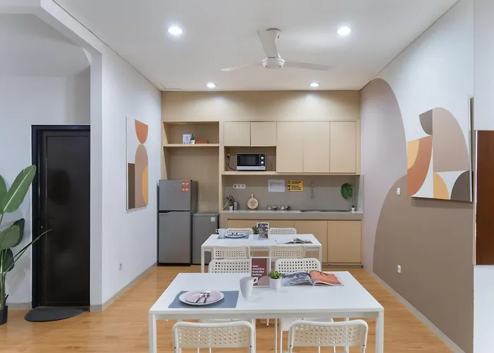 UROOMS Panglima Polim Jakarta